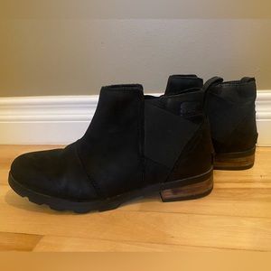Sorel Emelie Chelsea Boots - EUC - Size 9